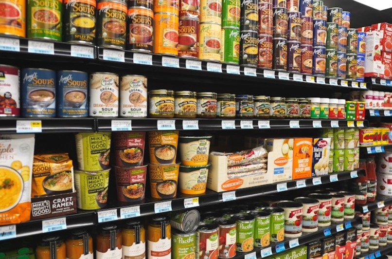 Connected food laboratory instruments integrated with a Laboratory Information Management System (LIMS).